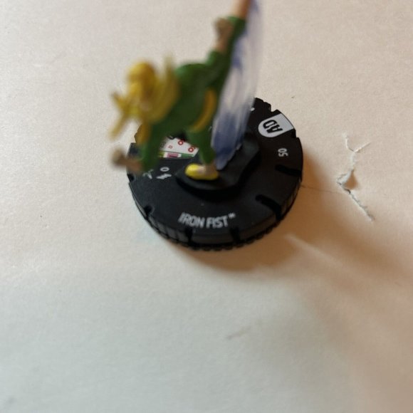 Heroclix IRON FIST w/ card- Limited Edition Promo-Marvel Comic Knights-Avengers - Picture 5 of 6